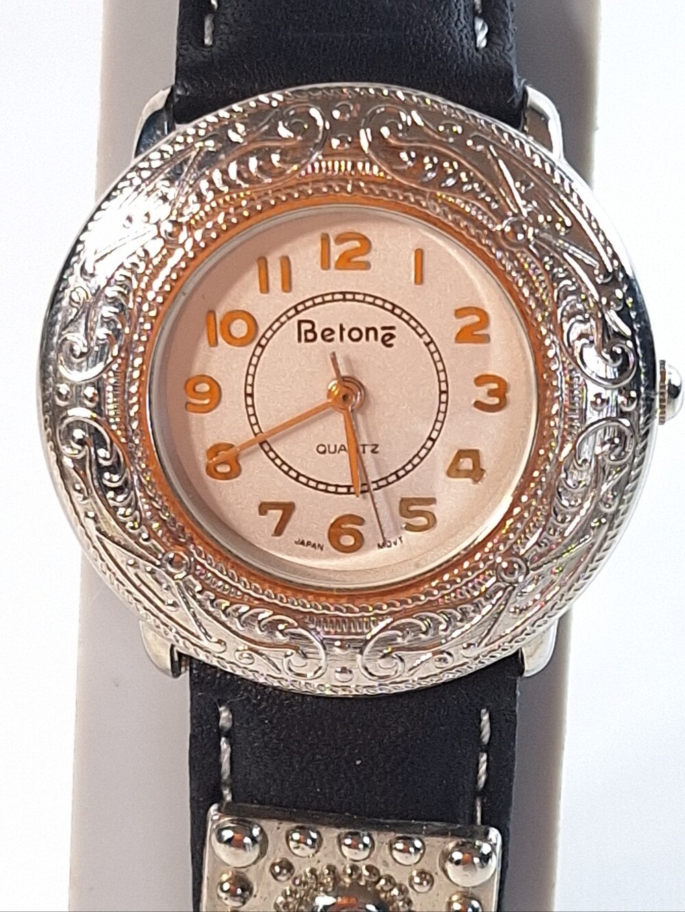 Betone Silver Tone Black Leather Western Quartz Wrist Watch, New Battery